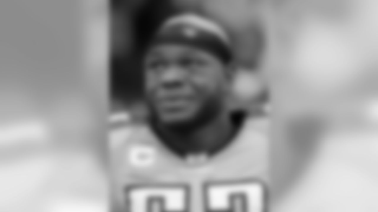 Tennessee Titans linebacker Keith Bulluck is shown during a game in Nashville, Tenn. on December 2, 2007. (AP Photo)