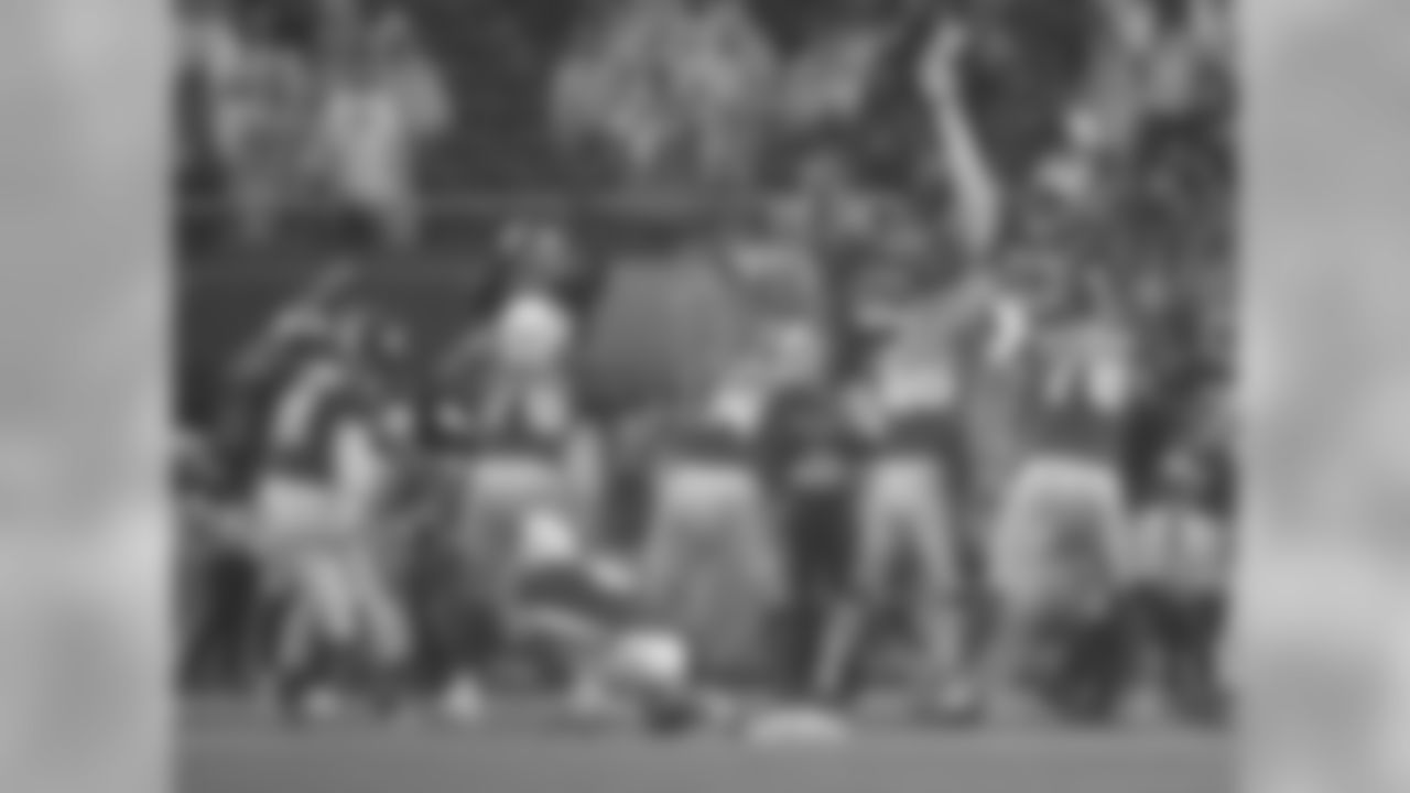 AFC kicker Chris Boswell (9), of the Pittsburg Steelers, kicks a field goal to win the game, during the second half of the NFL Pro Bowl football game against the NFC, Sunday, Jan. 28, 2018, in Orlando, Fla. The AFC defeated the NFC 24-23. AFC punter Brett Kern (6), of the Tennessee Titans, holds.(AP Photo/Phelan M Ebenhack)