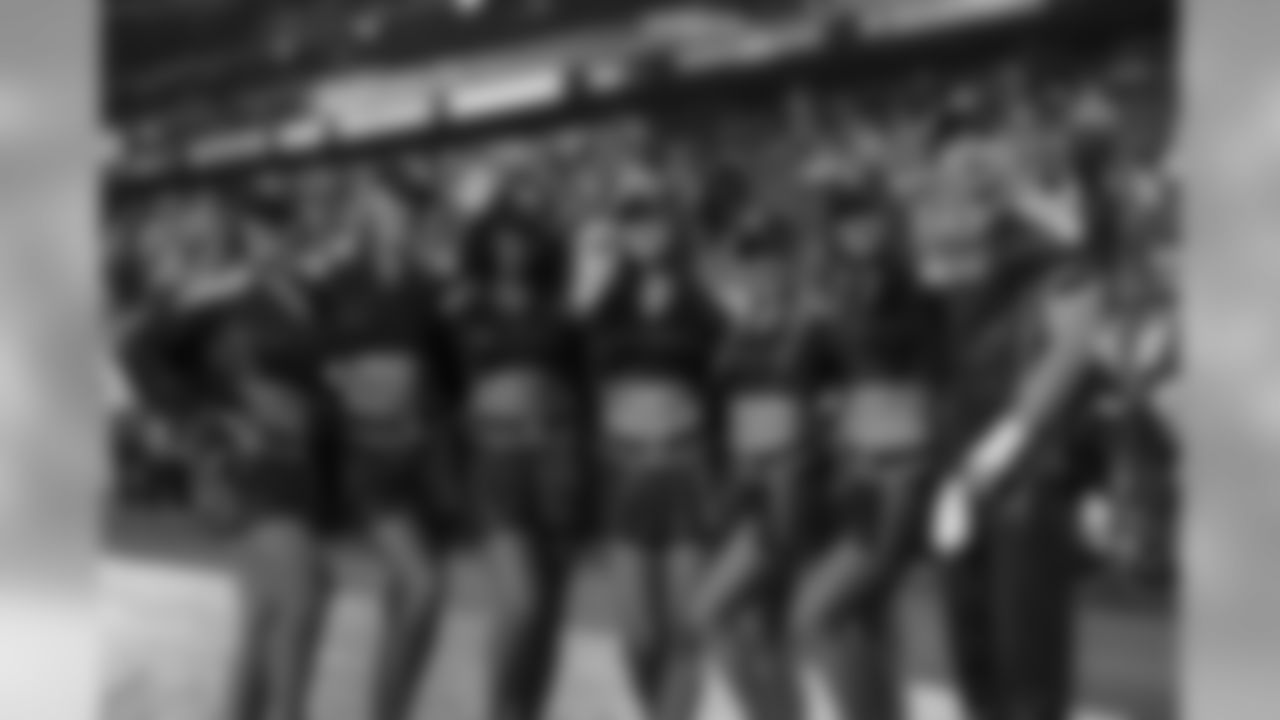 NASHVILLE, TN - AUGUST 25, 2019 - Tennessee Titans Cheerleaders during the preseason home game between the Pittsburgh Steelers and the Tennessee Titans at Nissan Stadium in Nashville, TN. Photo By Donald Page/Tennessee Titans