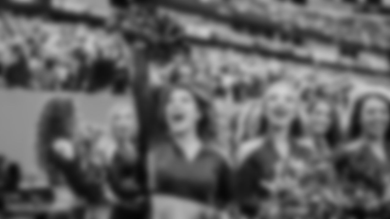 Tennessee Titans Cheerleaders during the game between the Tennessee Titans and the Cincinnati Bengals at Nissan Stadium on November 27, 2022 in Nashville, TN. Photo By Kaitlyn Hungerford/Tennessee Titans