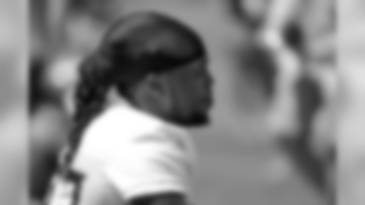 Tennessee Titans running back Derrick Henry stretches during an organized team activity at the Titans' NFL football training facility Tuesday, June 5, 2018, in Nashville, Tenn. (AP Photo/Mark Humphrey)