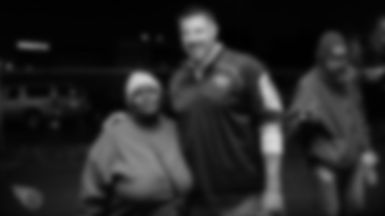 NASHVILLE, TN - NOVEMBER 26, 2019 - Head coach Mike Vrabel of the Tennessee Titans feeding the homeless community a thanksgiving meal with the Bridge Ministry in Nashville, TN. Photo By Donald Page/Tennessee Titans