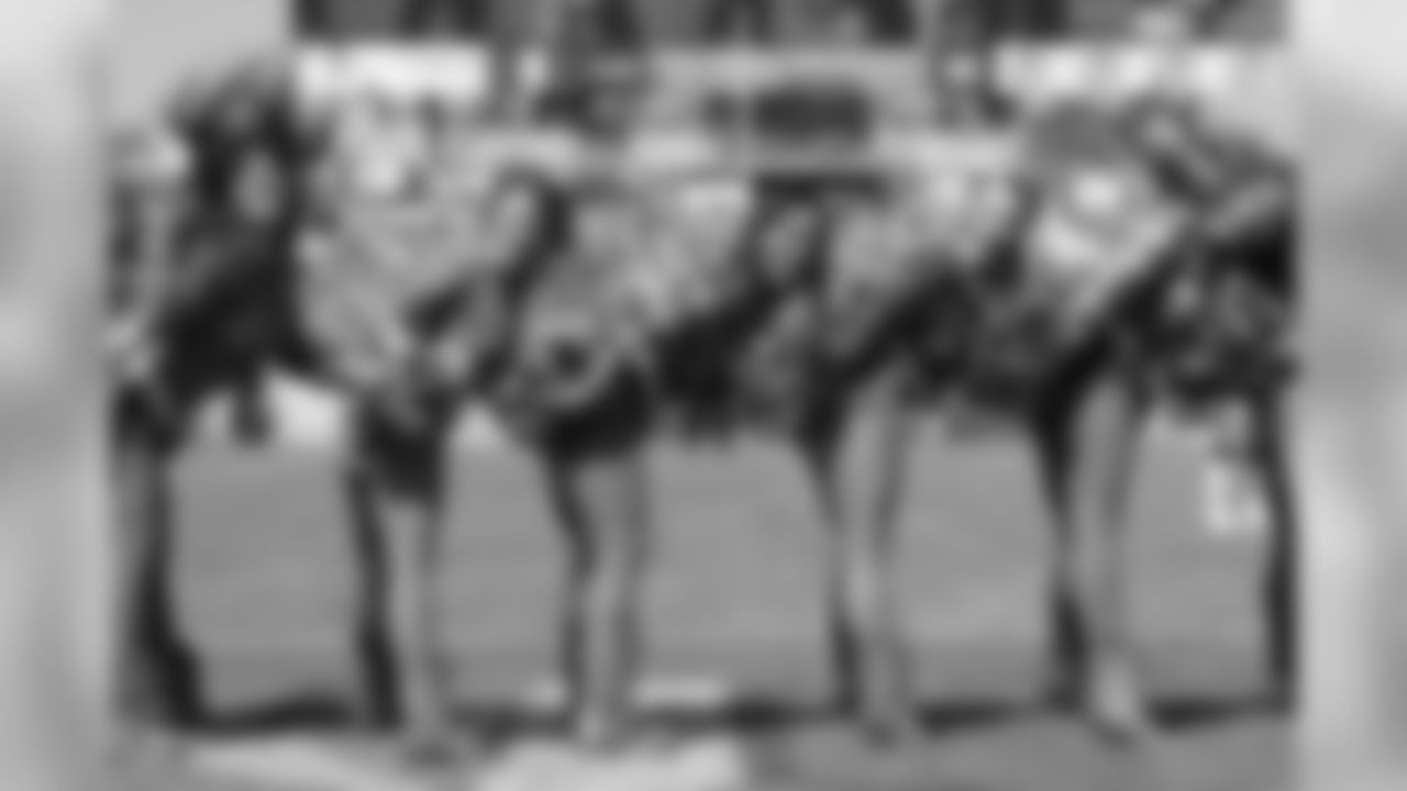 cheer2018eaglesB51555
