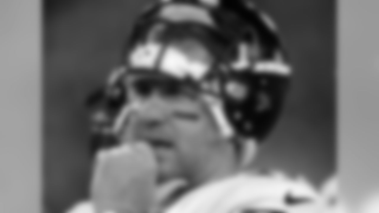 Pittsburgh Steelers quarterback Ben Roethlisberger stands on the sidelines during the first half of the Steelers' NFL football game against the Tennessee Titans on Thursday, Oct. 11, 2012, in Nashville, Tenn. (AP Photo/Joe Howell)