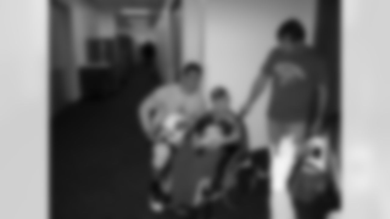 Ethan Bibb, a 9-year old suffering from a Medulobastoma brain tumor, had his wish granted when he spent the day with Titans QB Vince Young on the first day of spring practice. Ethan�s wish was granted through the Make-A-Wish Foundation, a non-profit organization that grants wishes for children with life-threatening illnesses, and the Tennessee Titans.