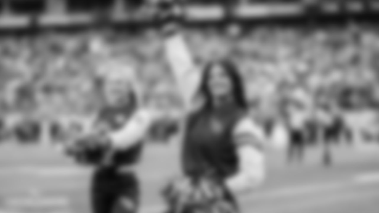 Tennessee Titans Cheerleaders during the game between the Tennessee Titans and the Jacksonville Jaguars at Nissan Stadium on December 11, 2022 in Nashville, TN. Photo By Kaitlyn Hungerford/Tennessee Titans