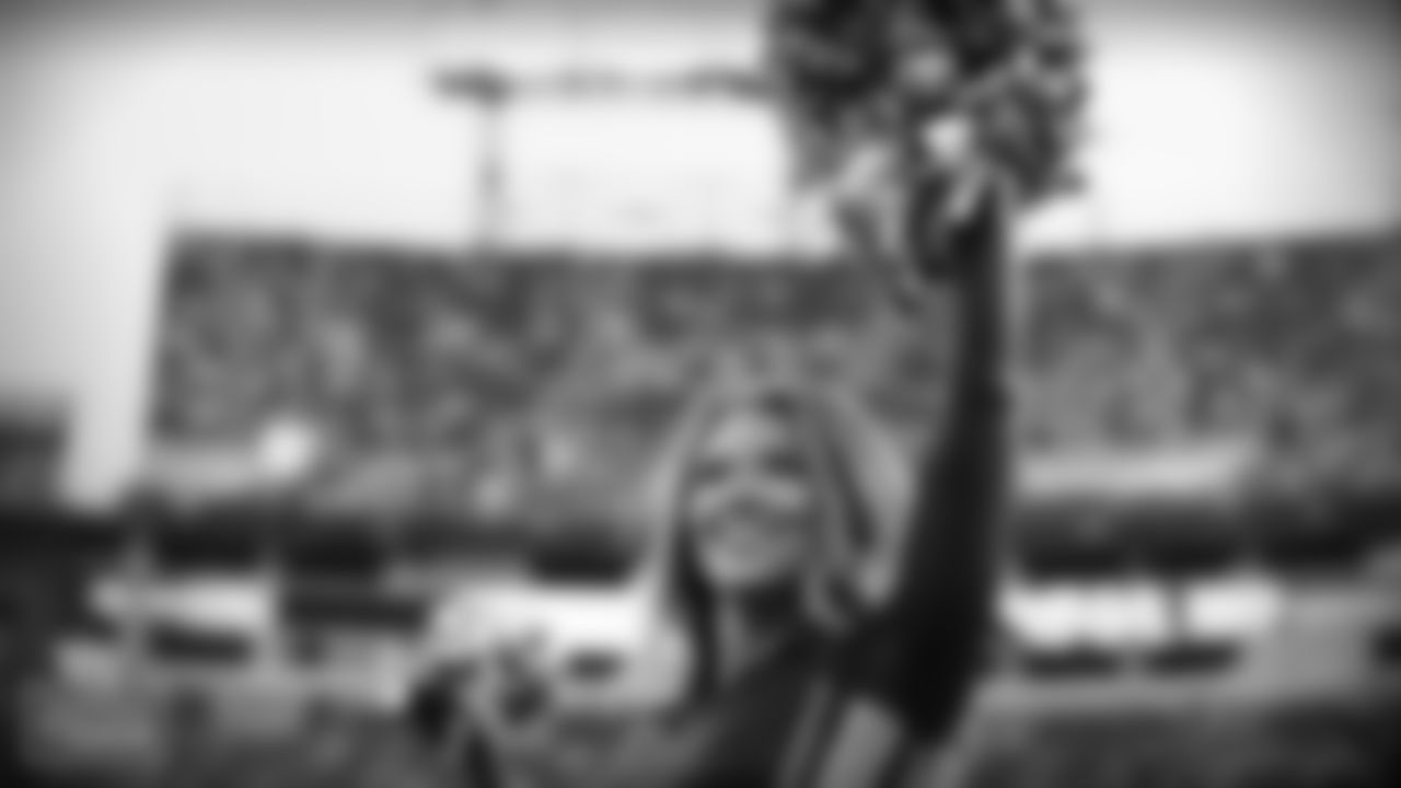 Titans Cheerleaders during the preseason game between the Tennessee Titans and the Chicago Bears at Nissan Stadium on August 28, 2021 in Nashville, TN. Photo By Lakin Householder/Tennessee Titans