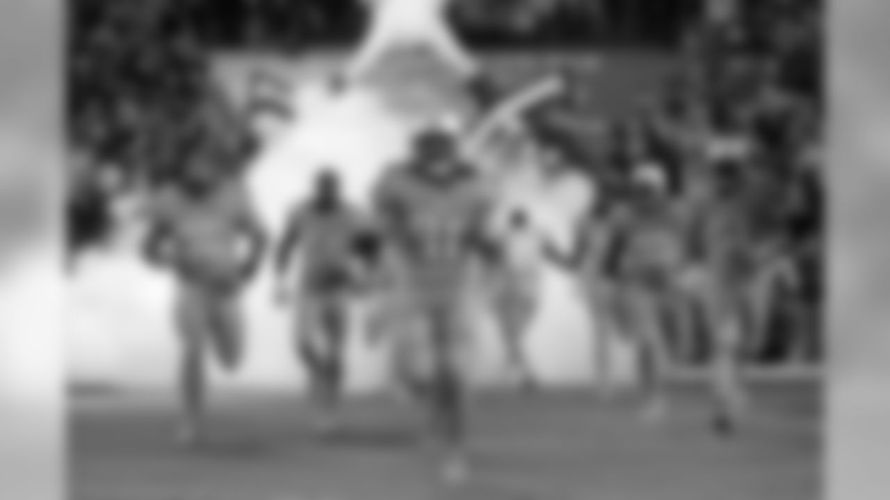 Tennessee Titans outside linebacker Derrick Morgan (91) leads teammates onto the field before an NFL football game against the Jacksonville Jaguars Thursday, Oct. 27, 2016, in Nashville, Tenn. (AP Photo/James Kenney)