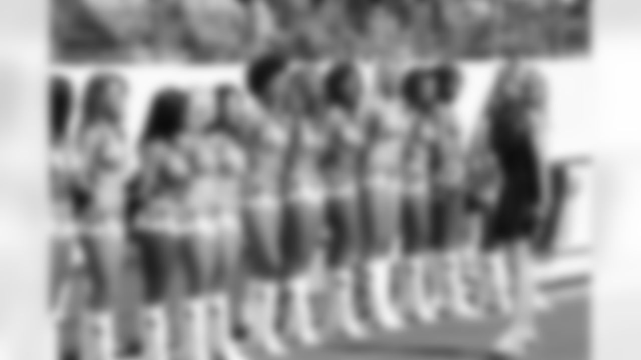 cheerleaders-180814-scrimmage241508