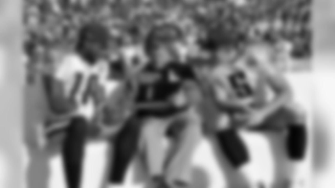 The Tennessee Titans improved to 2-6 with a 34-27 victory against the San Francisco 49ers at Candlestick Park on Sunday, Nov. 8, 2009.