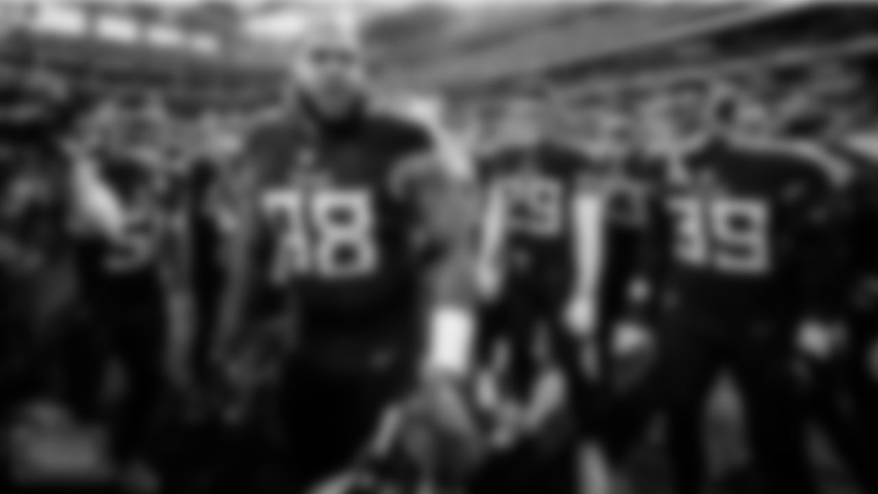 Defensive lineman Jeffery Simmons #98 of the Tennessee Titans during the game between the Tennessee Titans and the Los Angeles Rams at SoFi Stadium on November 07, 2021 in Los Angeles, CA. Photo By Donald Page/Tennessee Titans