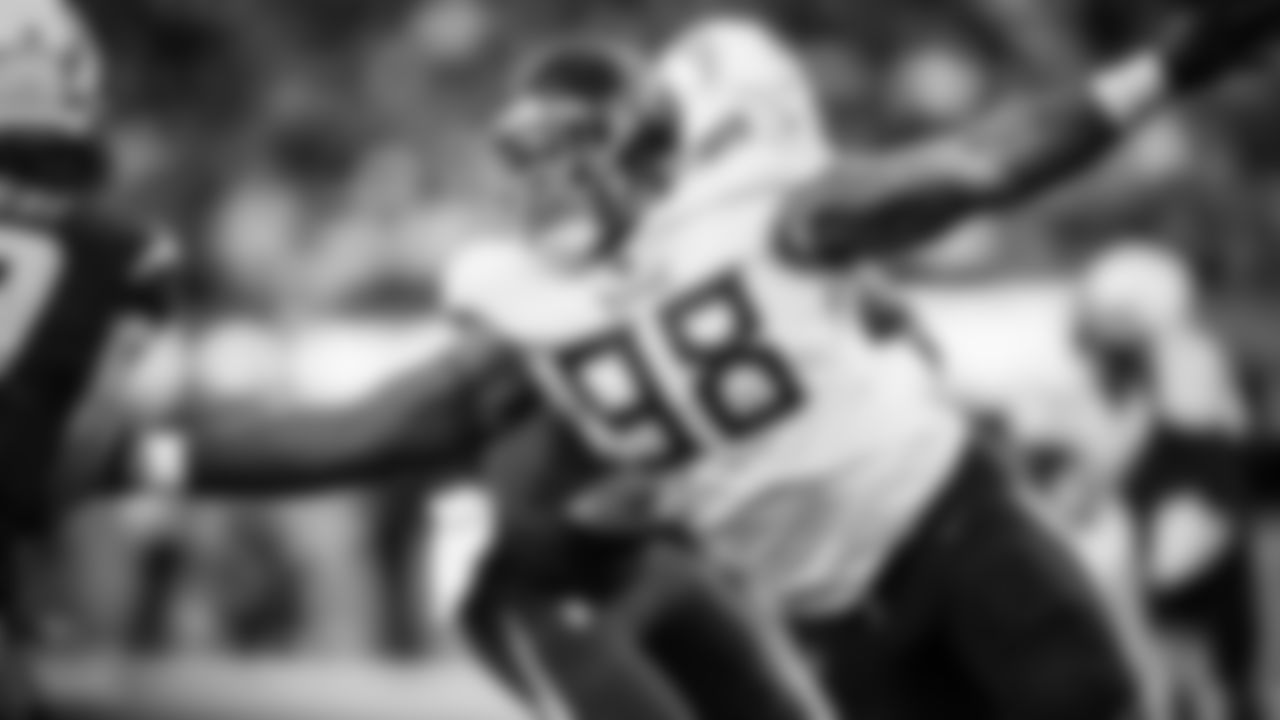 Defensive lineman Jeffery Simmons #98 of the Tennessee Titans during the game between the Tennessee Titans and the Los Angeles Chargers at SoFi Stadium on December 18, 2022 in Los Angeles, CA. Photo By Cameron Faulkner/Tennessee Titans