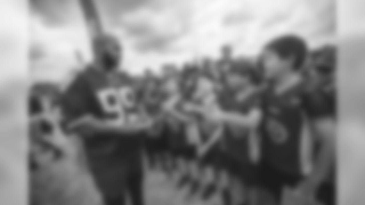 1000 children participate in a NFL Flag Summer Bowl with NFL players in London.
18 Jul 2018