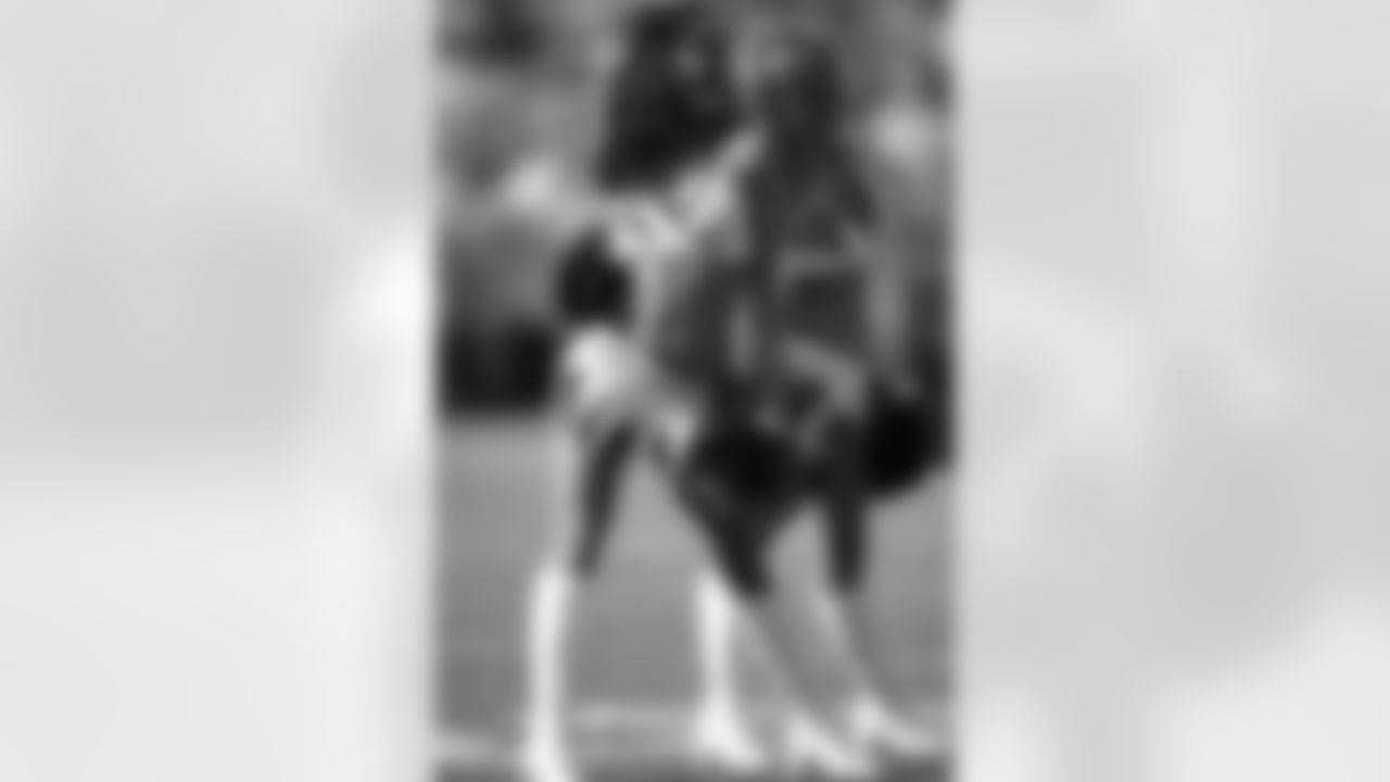 11/02-Cheerleader