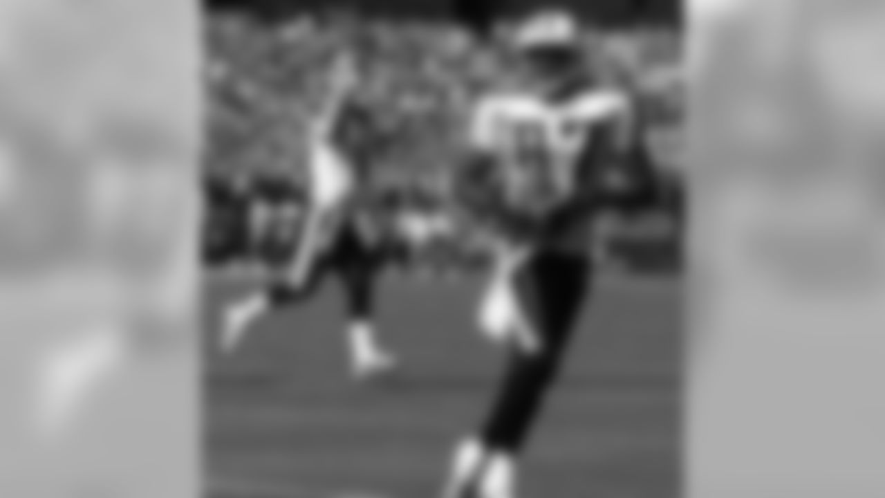 The Tennessee Oilers selected Kevin Dyson at the 16th spot in the 1998 NFL Draft before becoming the Tennessee Titans in 1999.