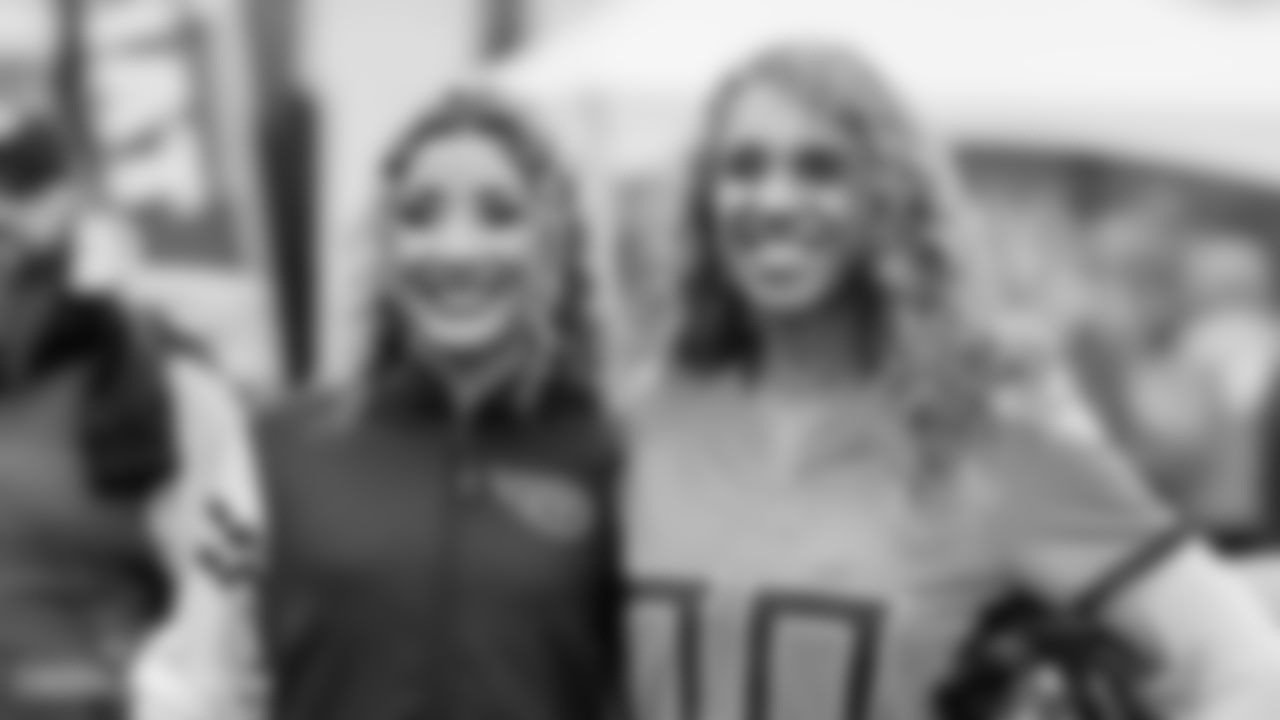 Tennessee Titans Cheerleaders with fans before the game between the Tennessee Titans and the Jacksonville Jaguars at Nissan Stadium on December 11, 2022 in Nashville, TN. Photo By Kaitlyn Hungerford/Tennessee Titans