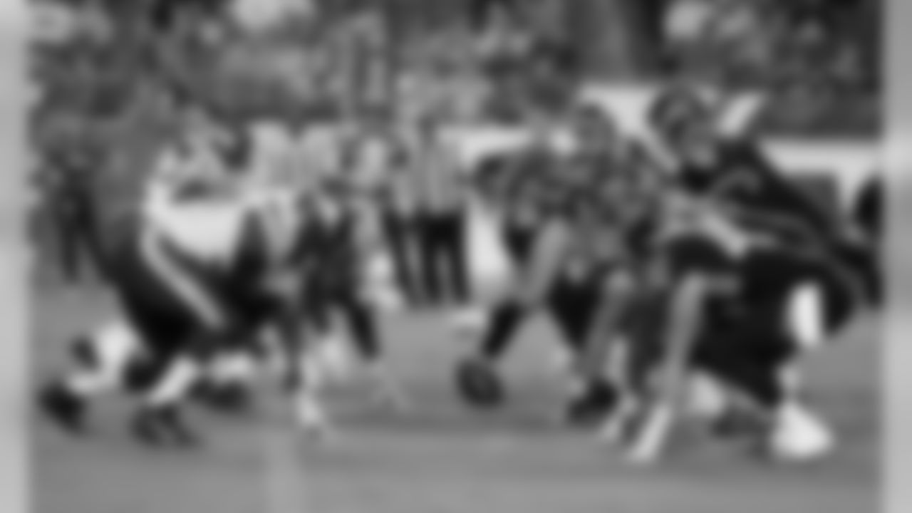 The Tennessee Titans, right, line up against the Minnesota Vikings in the second half of a preseason NFL football game Thursday, Aug. 30, 2018, in Nashville, Tenn. (AP Photo/James Kenney)