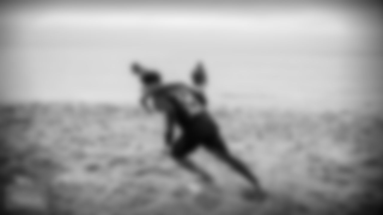 LOS ANGELES, CA - MAY 13, 2021 - at a beach workout. Photo By Donald Page/Tennessee Titans