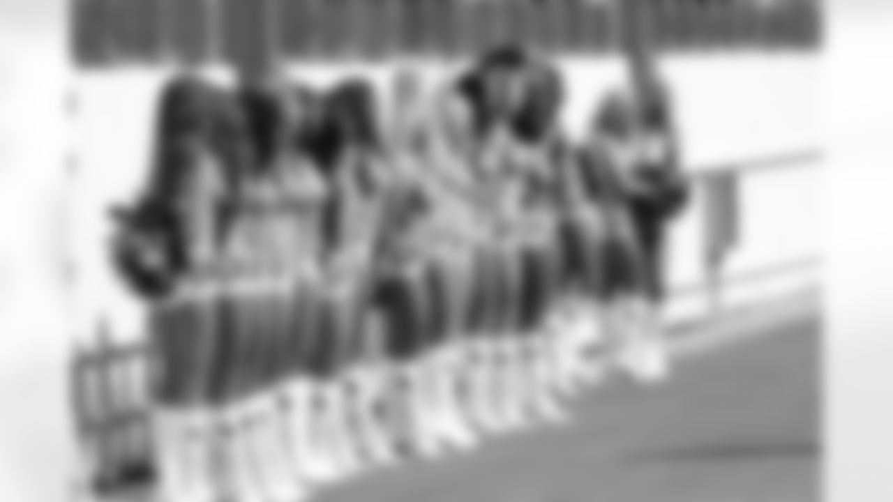 cheerleaders-180814-scrimmage241497