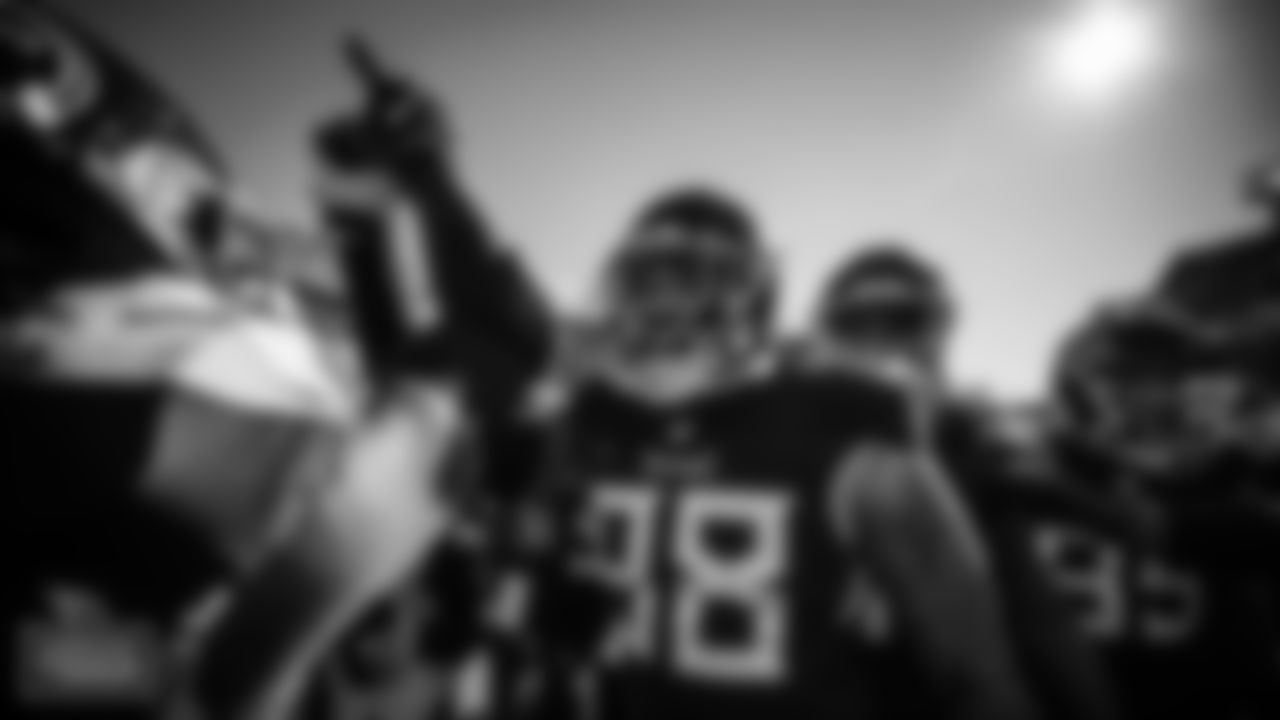 Defensive lineman Jeffery Simmons #98 of the Tennessee Titans before the game against the Jacksonville Jaguars at Nissan Stadium on December 12, 2021 in Nashville, TN. Photo By Donald Page/Tennessee Titans