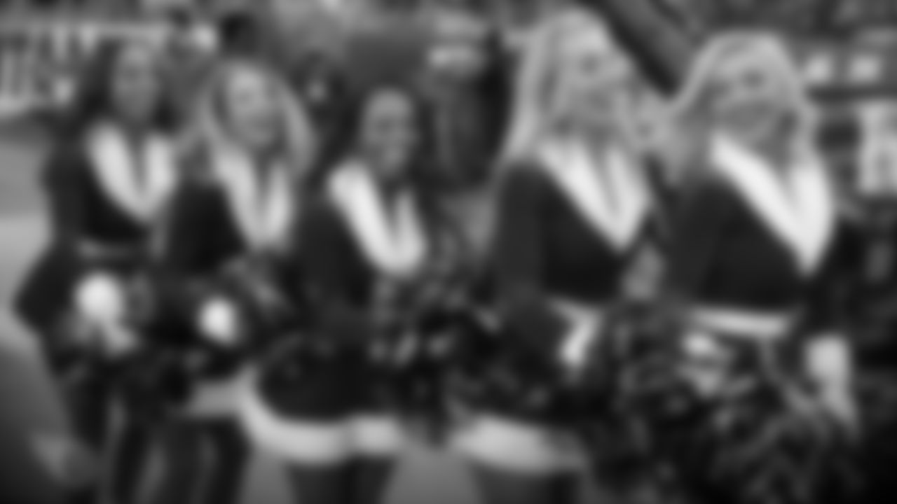 NASHVILLE, TN - DECEMBER 22, 2019 - Tennessee Titans cheerleaders during the game between the Tennessee Titans and the New Orleans Saints at Nissan Stadium in Nashville, TN. Photo By Caleb Jones/Tennessee Titans