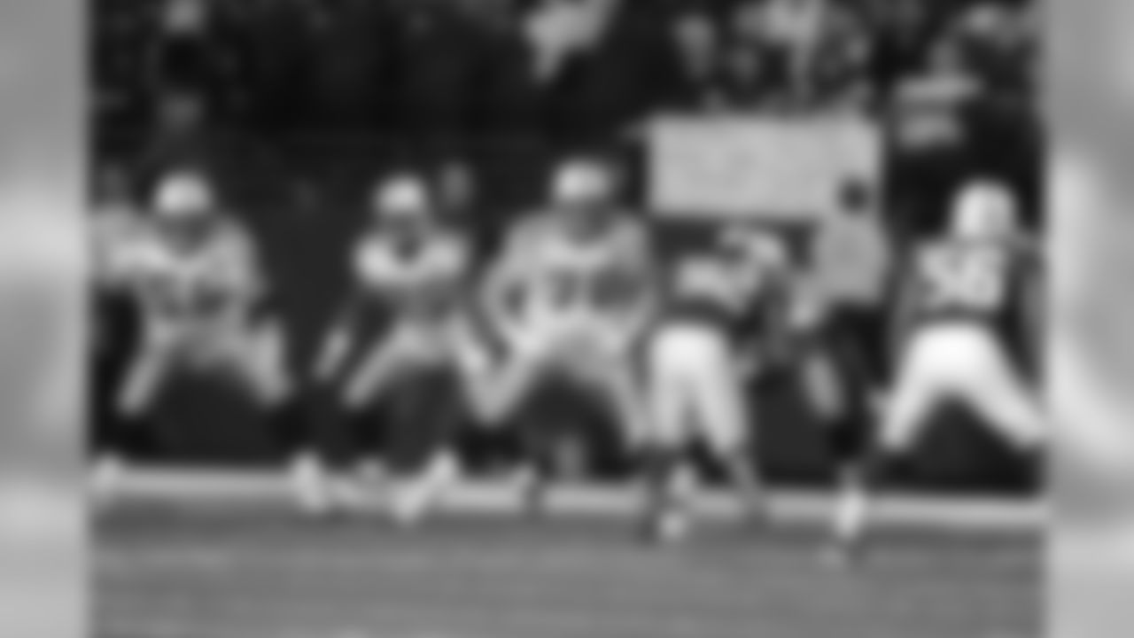 The Titans selected Daniel Loper in the fifth round of the 2005 NFL Draft with the 150th overall pick.