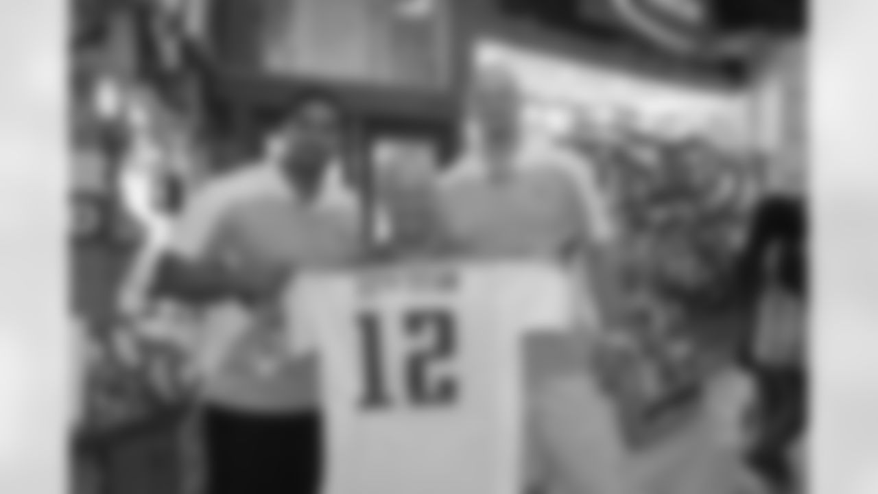 Offensive lineman Eugene Amano and Michael Roos