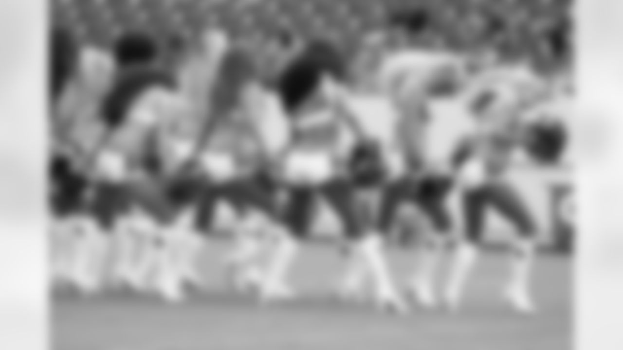 cheerleaders-180814-scrimmage241519