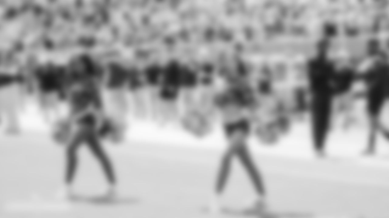 Tennessee Titans Cheerleaders during the game between the Tennessee Titans and the Las Vegas Raiders at Nissan Stadium on September 25, 2022 in Nashville, TN. Photo By Kaitlyn Hungerford/Tennessee Titans