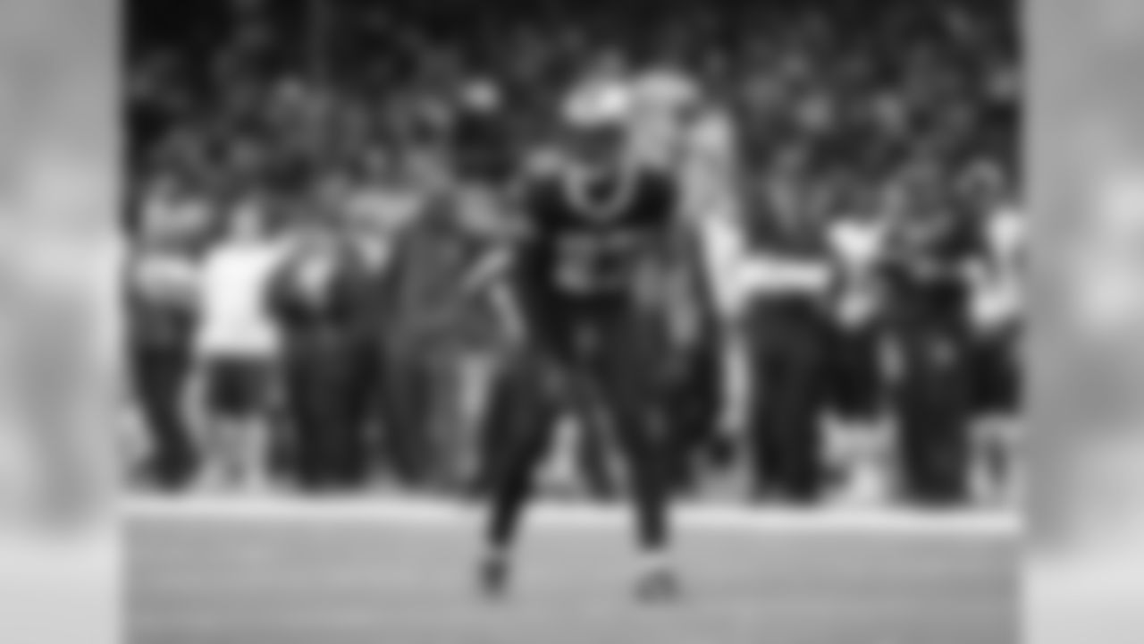 New Orleans Saints defensive back Kenny Vaccaro (32) waits for the snap during an NFL football game against the Chicago Bears on Sunday, Oct. 29, 2017 in New Orleans. The Saints won the game, 20-12. (Greg Trott via AP)