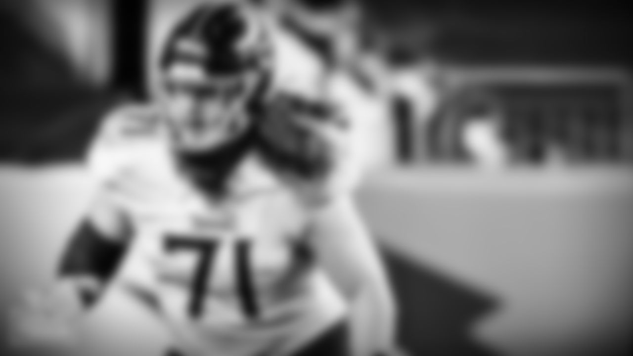 DENVER, CO - SEPTEMBER 14, 2020 - Tackle Dennis Kelly #71 of the Tennessee Titans during the Monday Night Football game between the Tennessee Titans and the Denver Broncos at Empower Field at Mile High. Photo By Donald Page/Tennessee Titans