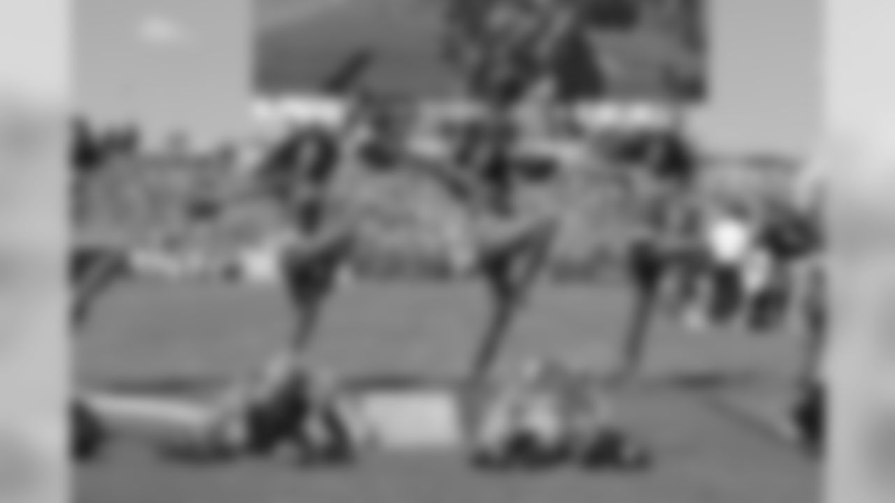 cheer2018eaglesB51557