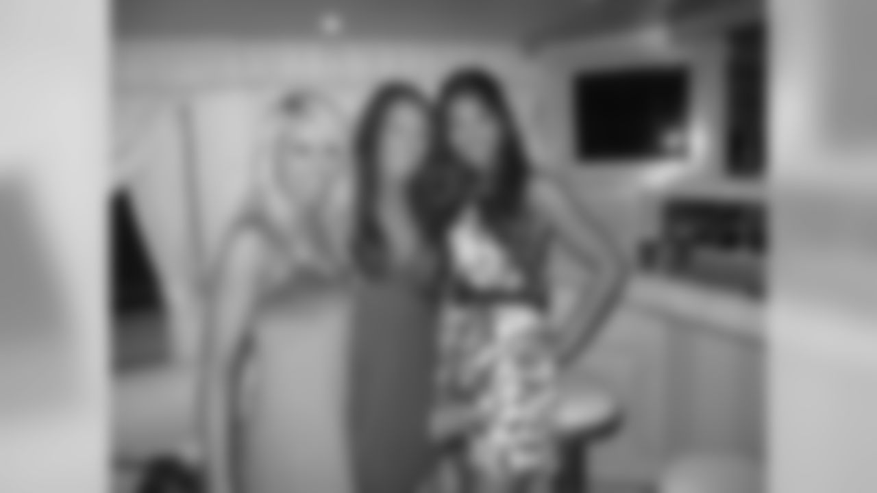 052709yachtdinner