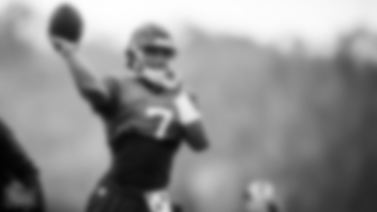 Quarterback Malik Willis #7 of the Tennessee Titans during practice at Ascension Saint Thomas Sports Park on November 23, 2022 in Nashville, TN. Photo By Donald Page/Tennessee Titans