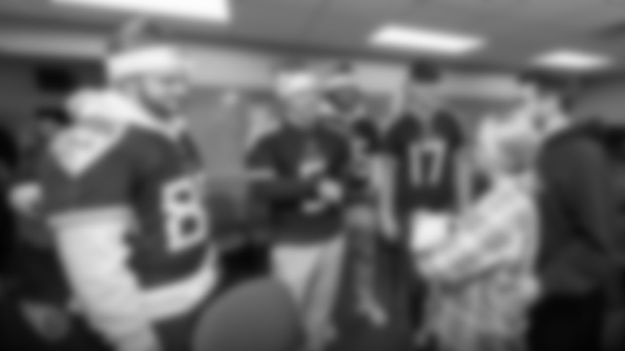 NASHVILLE, TN - DECEMBER 17, 2019 - holiday hospital visit at Saint Thomas in Nashville, TN. Photo By Donald Page/Tennessee Titans