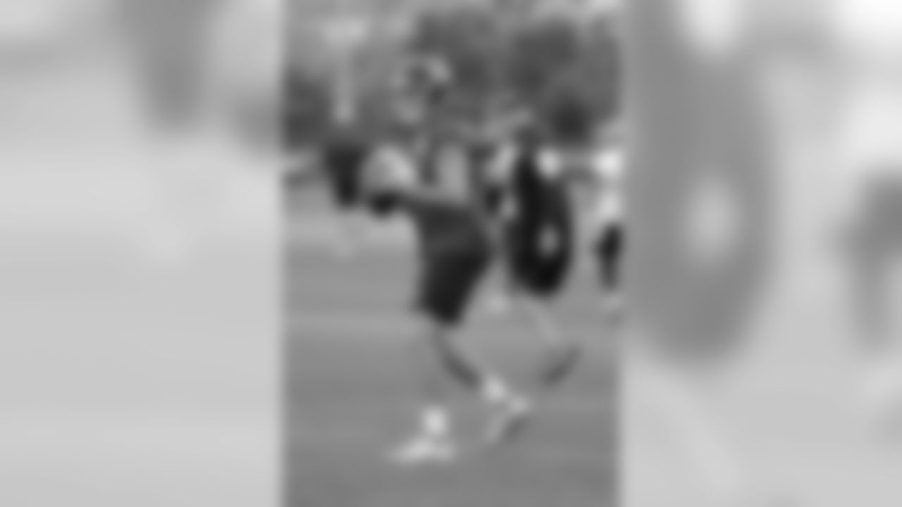 Tennessee Titans quarterback Luke Falk runs a drill during an organized team activity at the Titans' NFL football training facility Wednesday, May 30, 2018, in Nashville, Tenn. (AP Photo/Mark Humphrey)