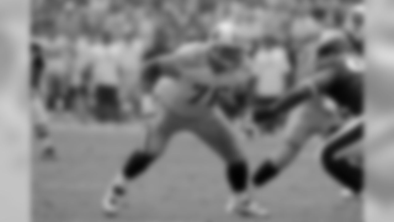 The Titans selected tackle David Stewart in the fourth round of the 2005 NFL Draft.