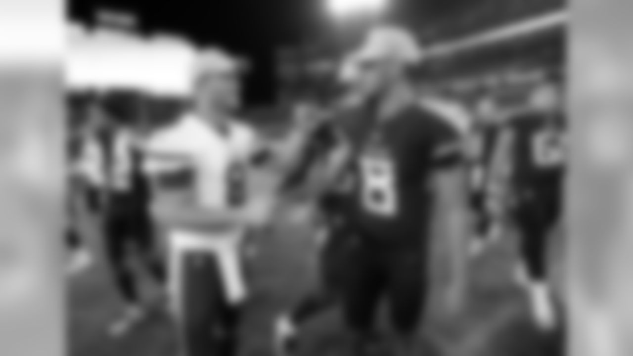 Minnesota Vikings quarterback Kirk Cousins, left, shakes hands with Tennessee Titans quarterback Marcus Mariota, right, after a preseason NFL football game Thursday, Aug. 30, 2018, in Nashville, Tenn. The Vikings won 13-3. (AP Photo/Mark Zaleski)