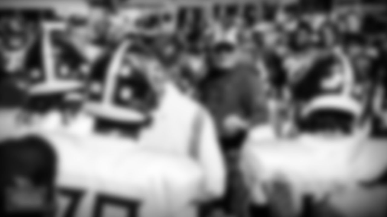 Head coach Bruce Arians in the group huddle during joint training camp practice with the Tampa Bay Buccaneers on AUGUST 18, 2021 in Tampa, FL. Photo By Donald Page/Tennessee Titans