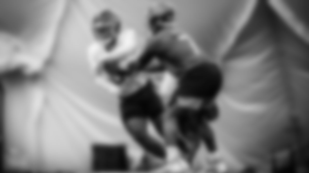 Running back Hassan Haskins #25 of the Tennessee Titans and Quarterback Malik Willis #7 of the Tennessee Titans during practice in the bubble at Saint Thomas Sports Park on January 03, 2023 in Nashville, TN. Photo By Donald Page/Tennessee Titans