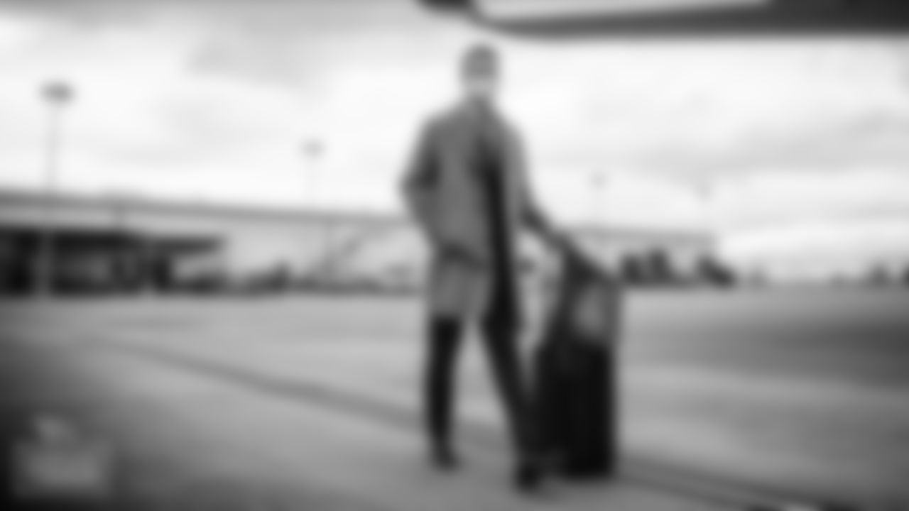 Quarterback Ryan Tannehill #17 of the Tennessee Titans on the tarmac for travel day to Pittsburgh for game vs the Jaguars on October 09, 2021 in Nashville, TN. Photo By Cameron Faulkner/Tennessee Titans