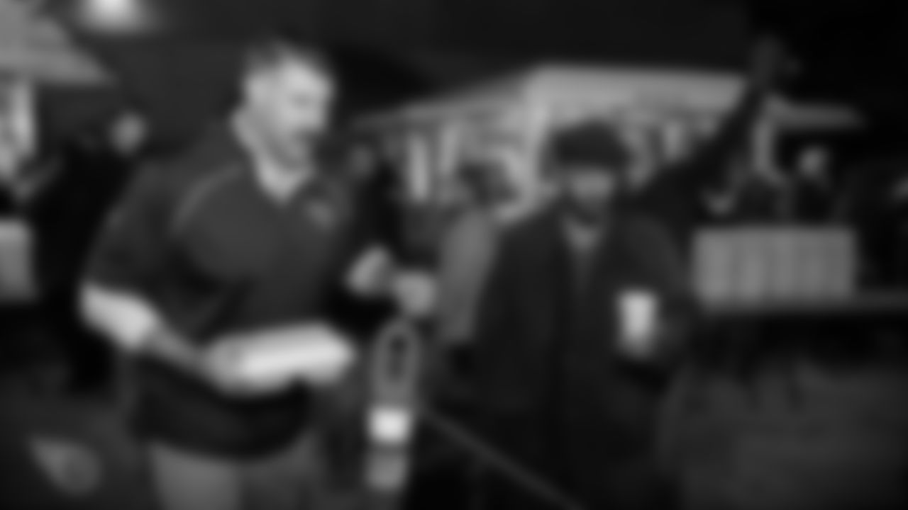 NASHVILLE, TN - NOVEMBER 26, 2019 - Head coach Mike Vrabel of the Tennessee Titans feeding the homeless community a thanksgiving meal with the Bridge Ministry in Nashville, TN. Photo By Donald Page/Tennessee Titans
