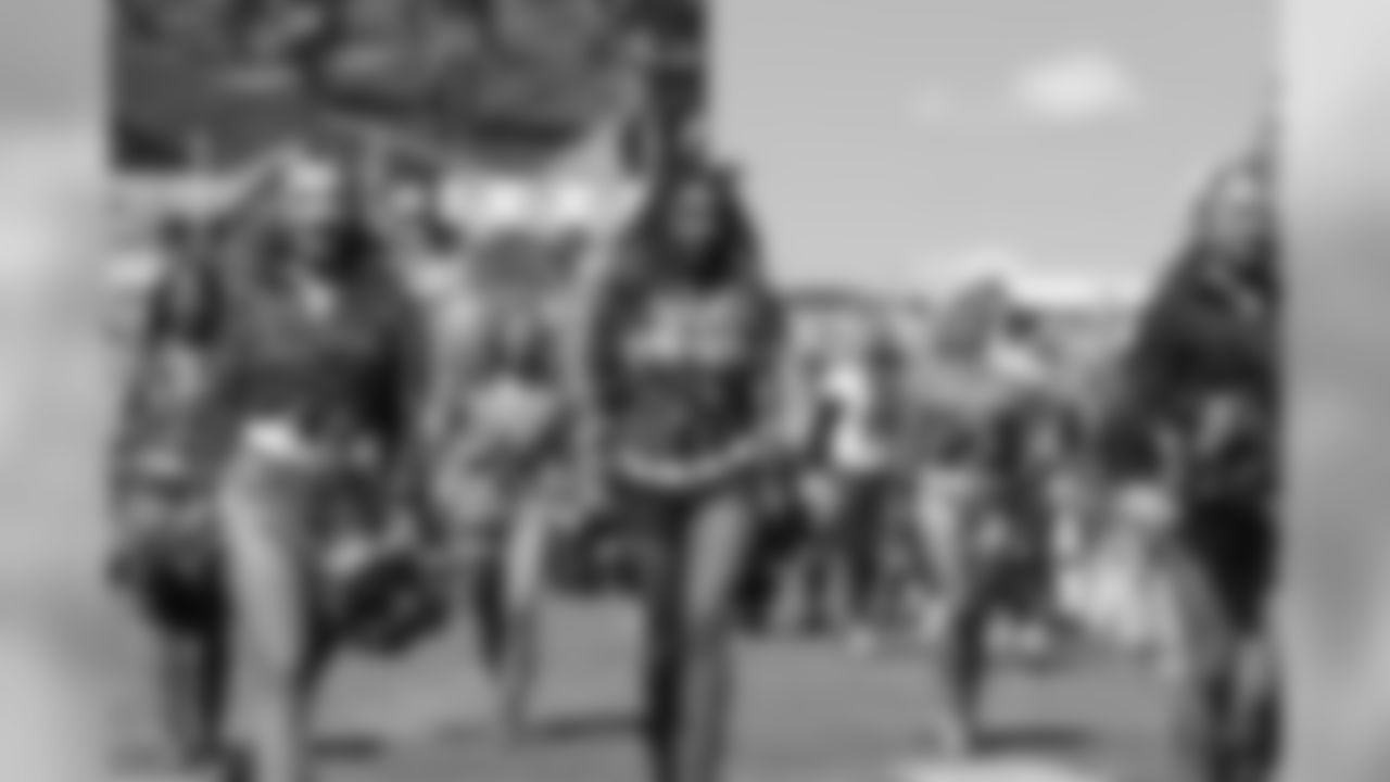 cheer2018eaglesB51553