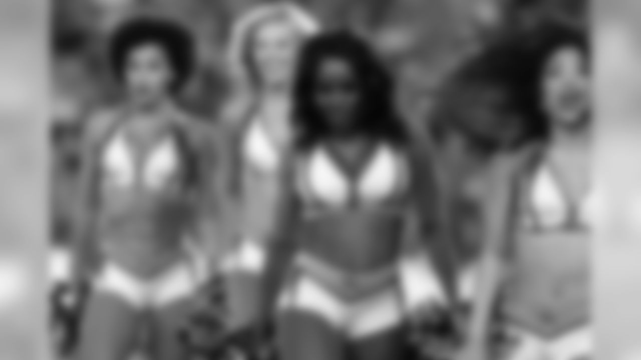titans2018bucscheer244494