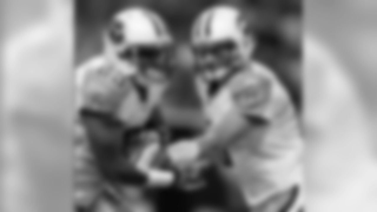 Tennessee Titans quarterback Matt Hasselbeck, right, hands off to running back Jamie Harper during the first quarter of an NFL football game against the St. Louis Rams Saturday, Aug. 20, 2011, in St. Louis. (AP Photo/Jeff Roberson)
