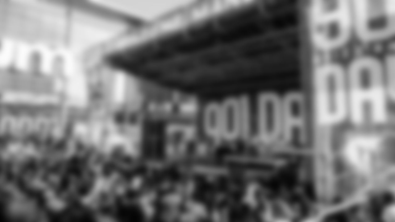 Titans Cheerleaders and T-Rac at 901 Day Party on the Plaza on Thursday September, 1st 2022 in Memphis, Tn (Justin Ford/Tennessee Titans)