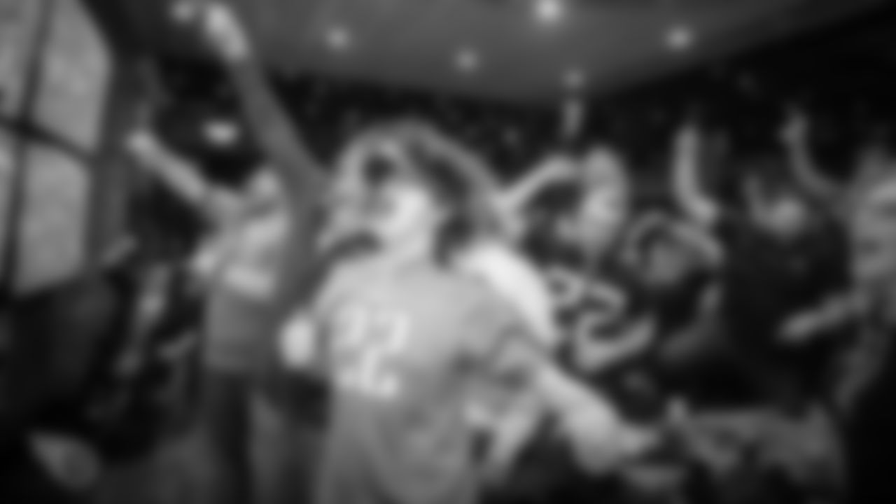NASHVILLE, TN - JANUARY 11, 2020 - Fans watch the Titans at The George Jones in Nashville, TN. Photo By Brad Moore/Tennessee Titans