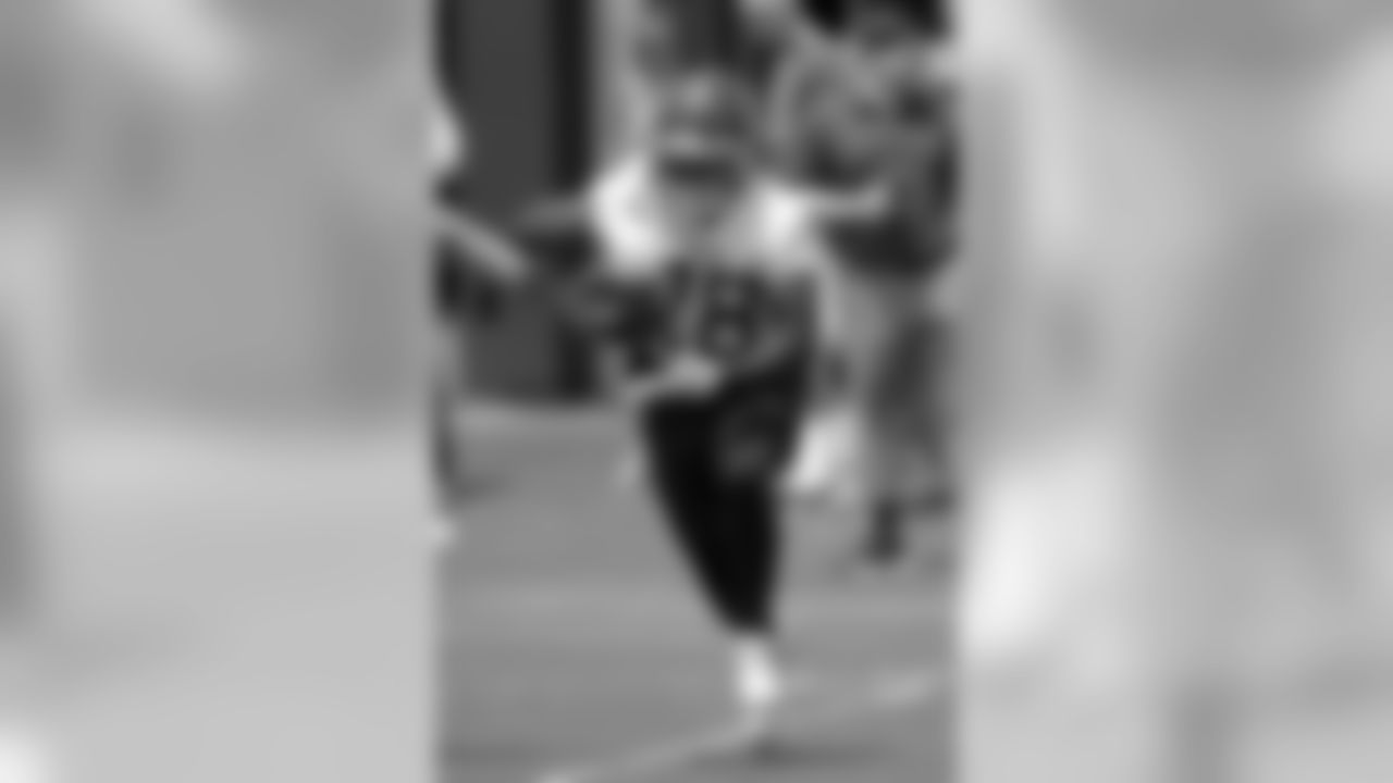 Tennessee Titans running back Dalyn Dawkins (28) runs a drill during an organized team activity at the Titans' NFL football training facility Tuesday, June 11, 2019, in Nashville, Tenn. (AP Photo/Mark Humphrey)