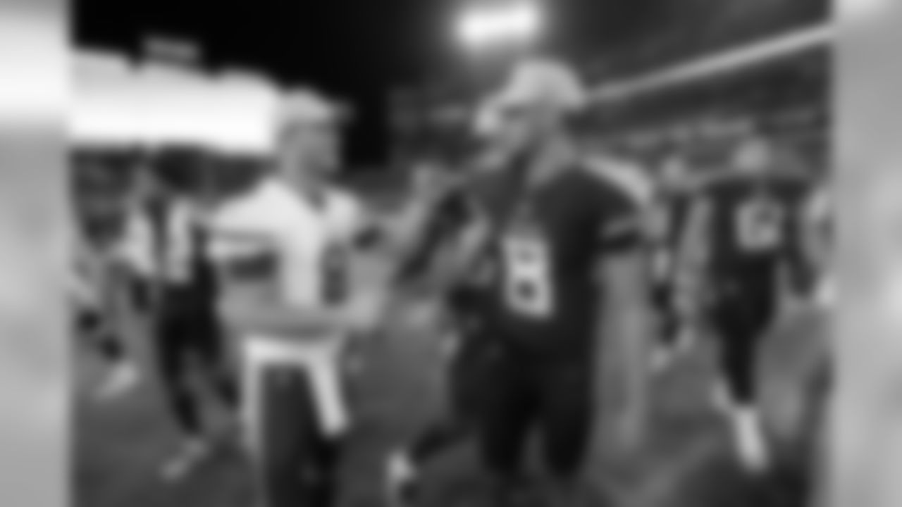 Minnesota Vikings quarterback Kirk Cousins, left, shakes hands with Tennessee Titans quarterback Marcus Mariota, right, after a preseason NFL football game Thursday, Aug. 30, 2018, in Nashville, Tenn. The Vikings won 13-3. (AP Photo/Mark Zaleski)