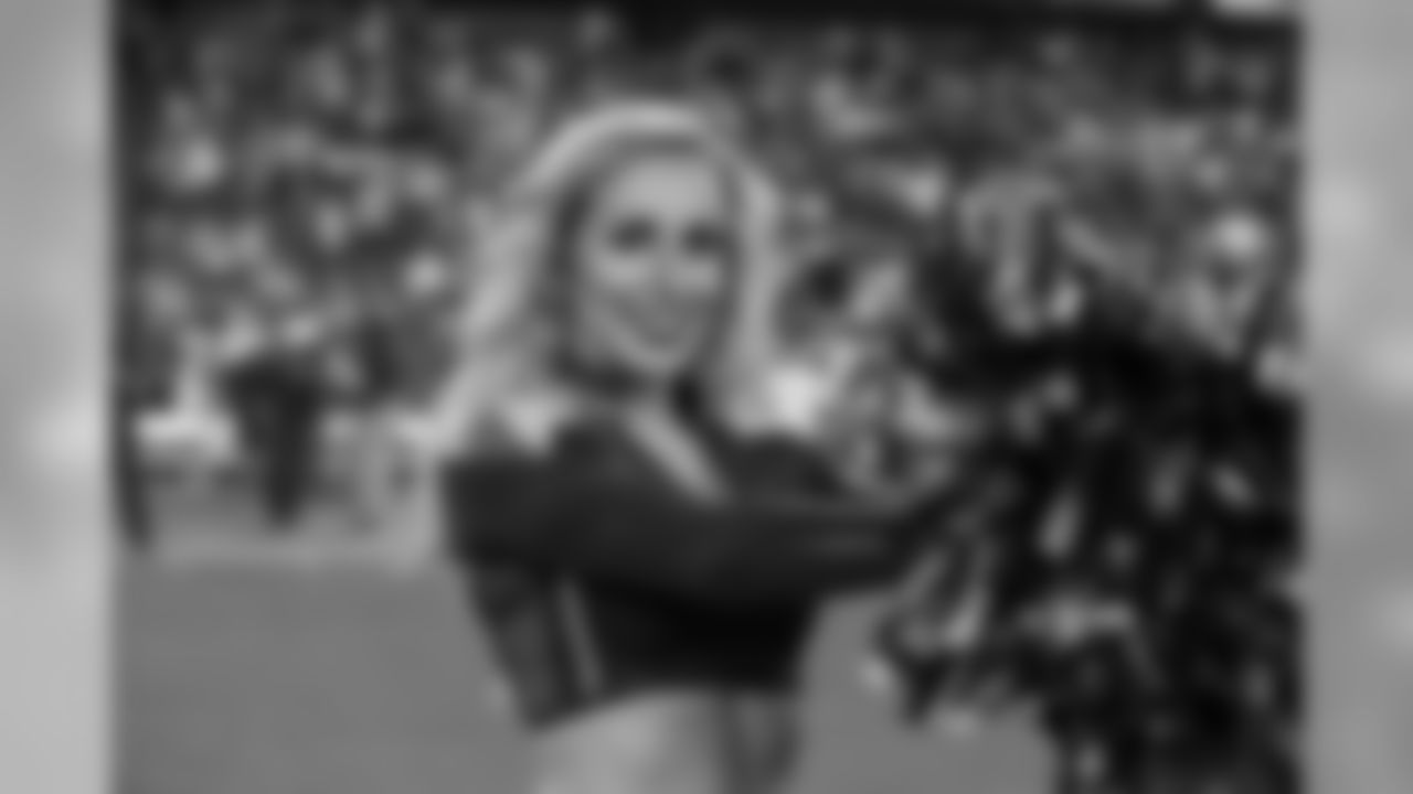 NASHVILLE, TN - AUGUST 25, 2019 - Tennessee Titans Cheerleaders during the preseason home game between the Pittsburgh Steelers and the Tennessee Titans at Nissan Stadium in Nashville, TN. Photo By Kayla Schoen/Tennessee Titans